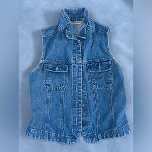Blue denim vest with pockets #denimvest
Brand: GreatLand
Tagged: M